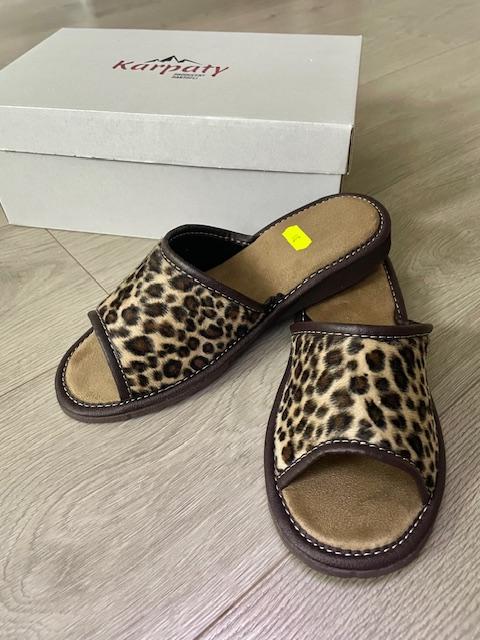 Kapcie panterka otwarte